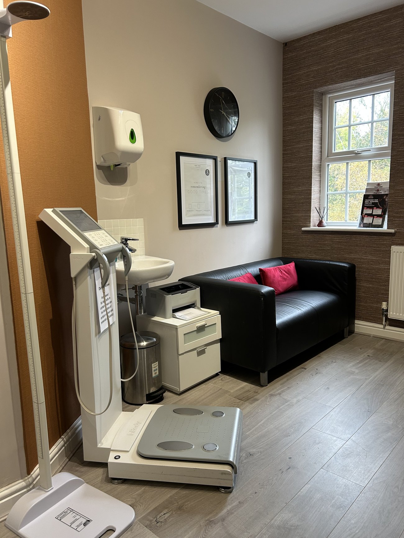 The consultation room at Masters Fitness with the InBody 770 scanner beside a sofa